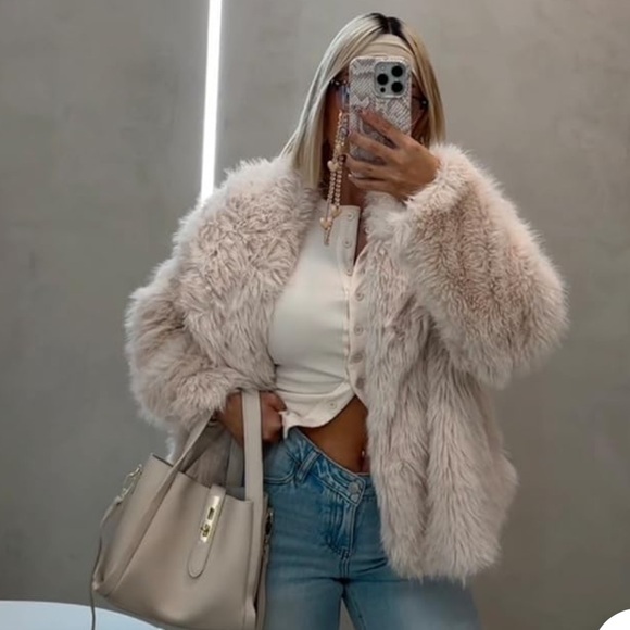 Chic Faux Fur Teddy Jacket in Soft Cream fluffy feather acket
